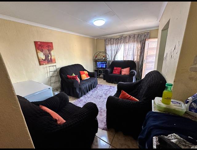 2 BEDROOM FREESTANDING FOR SALE IN EDENDALE BB